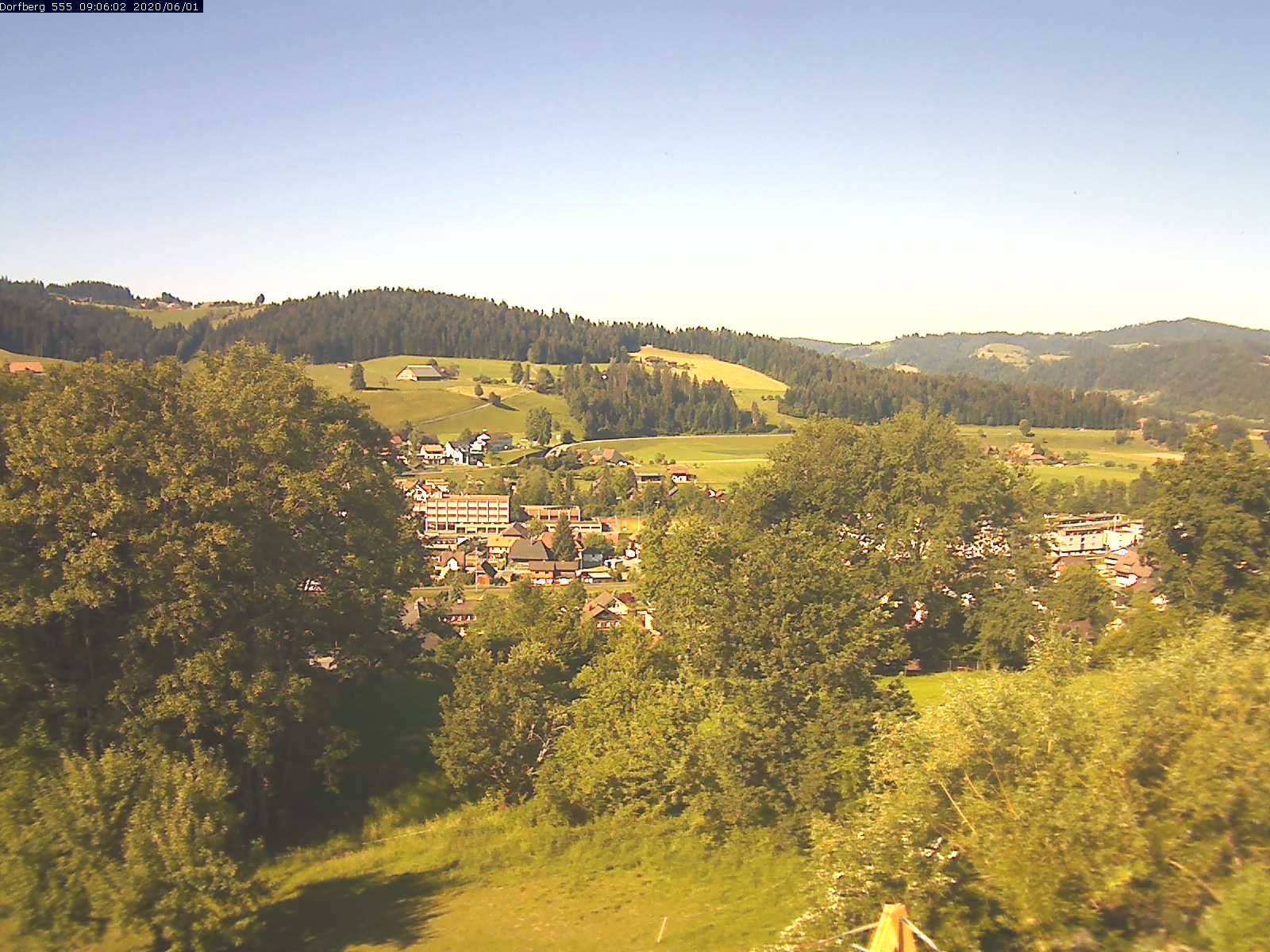 Webcam-Bild: Aussicht vom Dorfberg in Langnau 20200601-090601