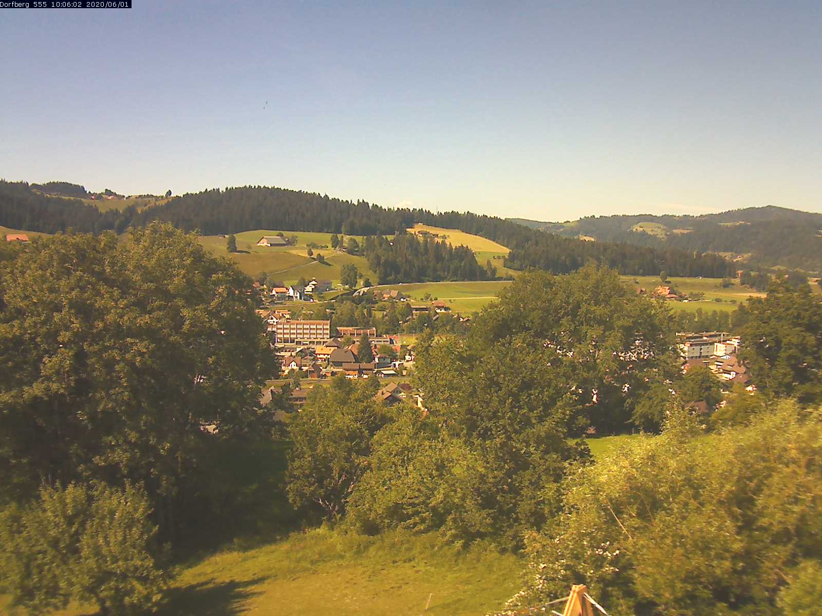 Webcam-Bild: Aussicht vom Dorfberg in Langnau 20200601-100601