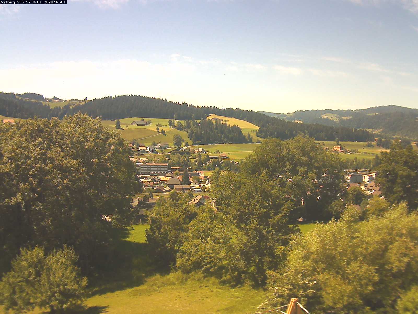 Webcam-Bild: Aussicht vom Dorfberg in Langnau 20200601-120601