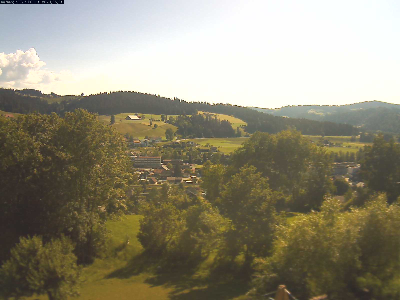 Webcam-Bild: Aussicht vom Dorfberg in Langnau 20200601-170601