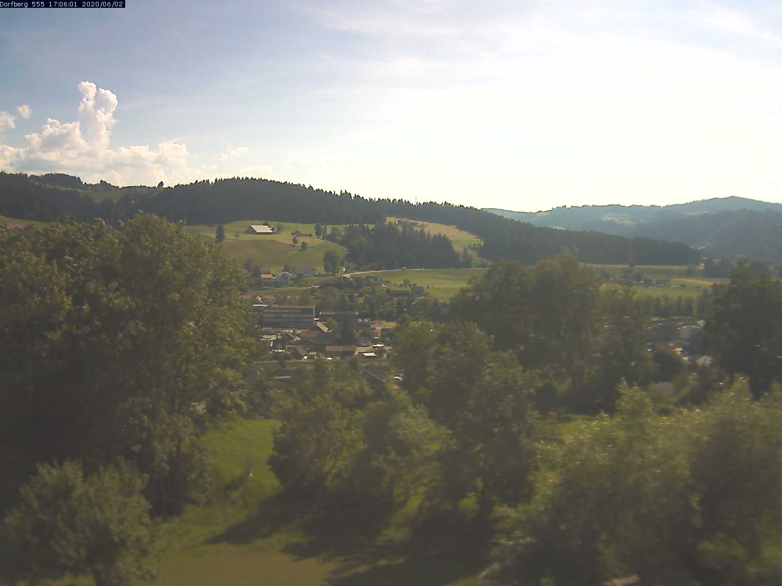 Webcam-Bild: Aussicht vom Dorfberg in Langnau 20200602-170601