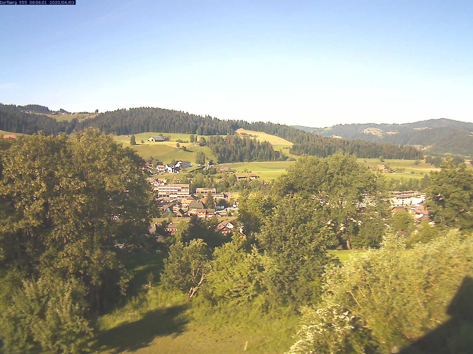 Webcam-Bild: Aussicht vom Dorfberg in Langnau 20200603-080601