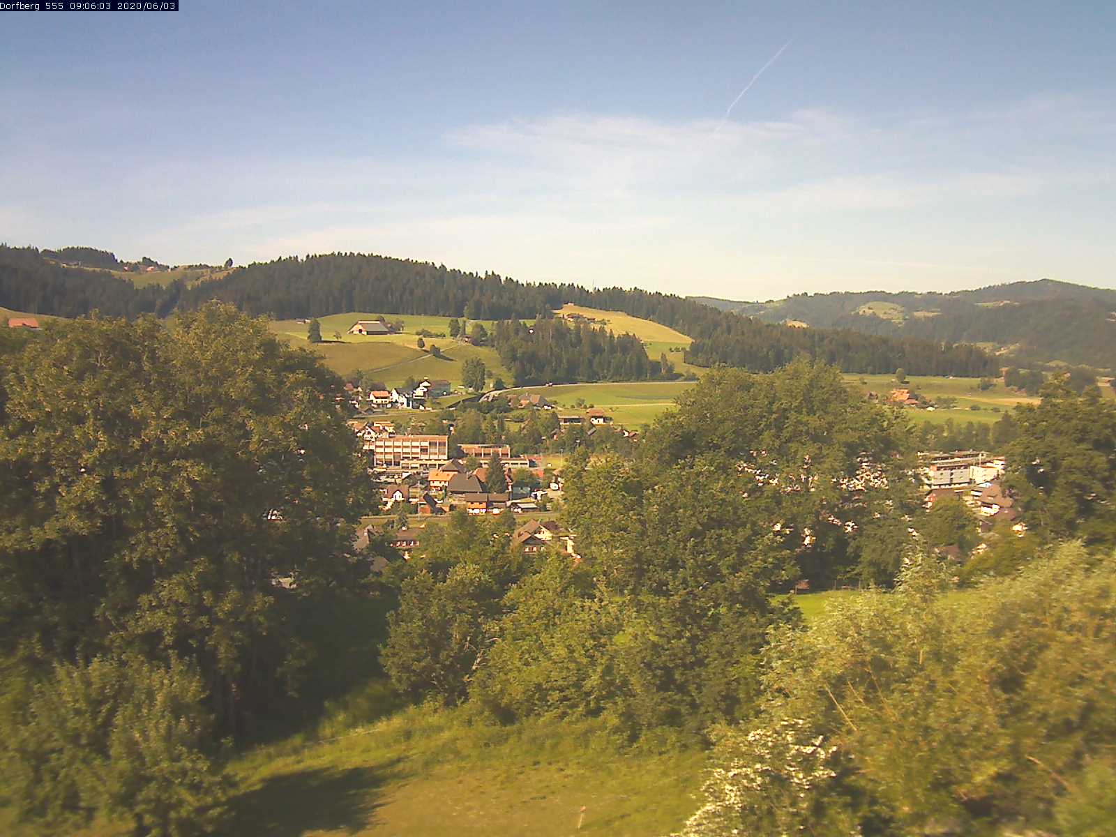 Webcam-Bild: Aussicht vom Dorfberg in Langnau 20200603-090601