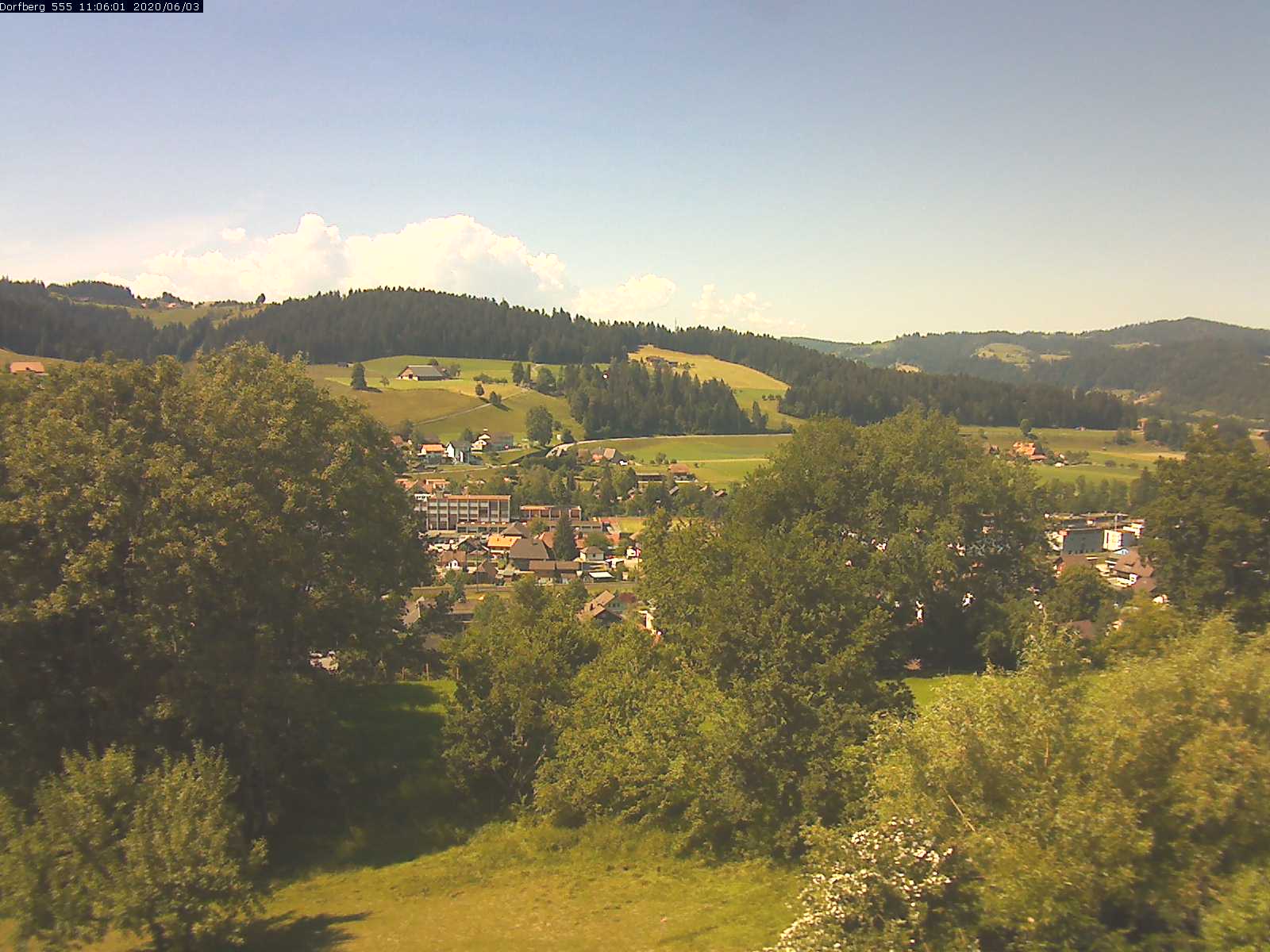 Webcam-Bild: Aussicht vom Dorfberg in Langnau 20200603-110601