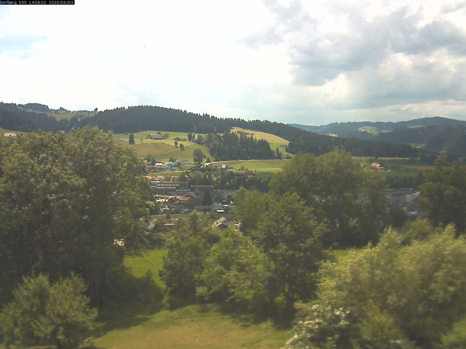 Webcam-Bild: Aussicht vom Dorfberg in Langnau 20200603-140601