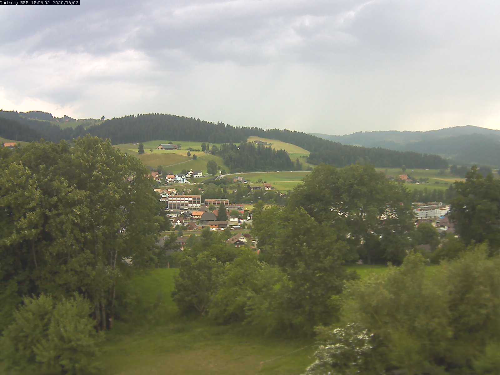 Webcam-Bild: Aussicht vom Dorfberg in Langnau 20200603-150601