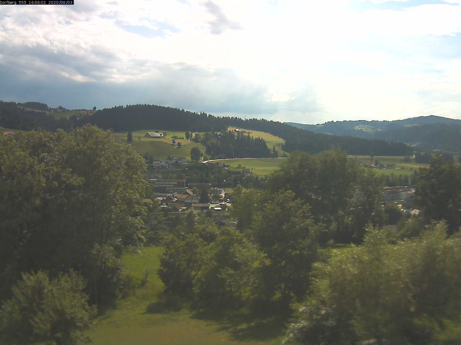 Webcam-Bild: Aussicht vom Dorfberg in Langnau 20200603-160601