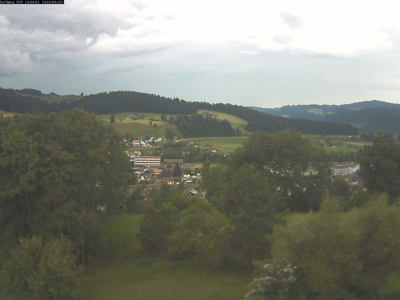 Webcam-Bild: Aussicht vom Dorfberg in Langnau 20200603-180601