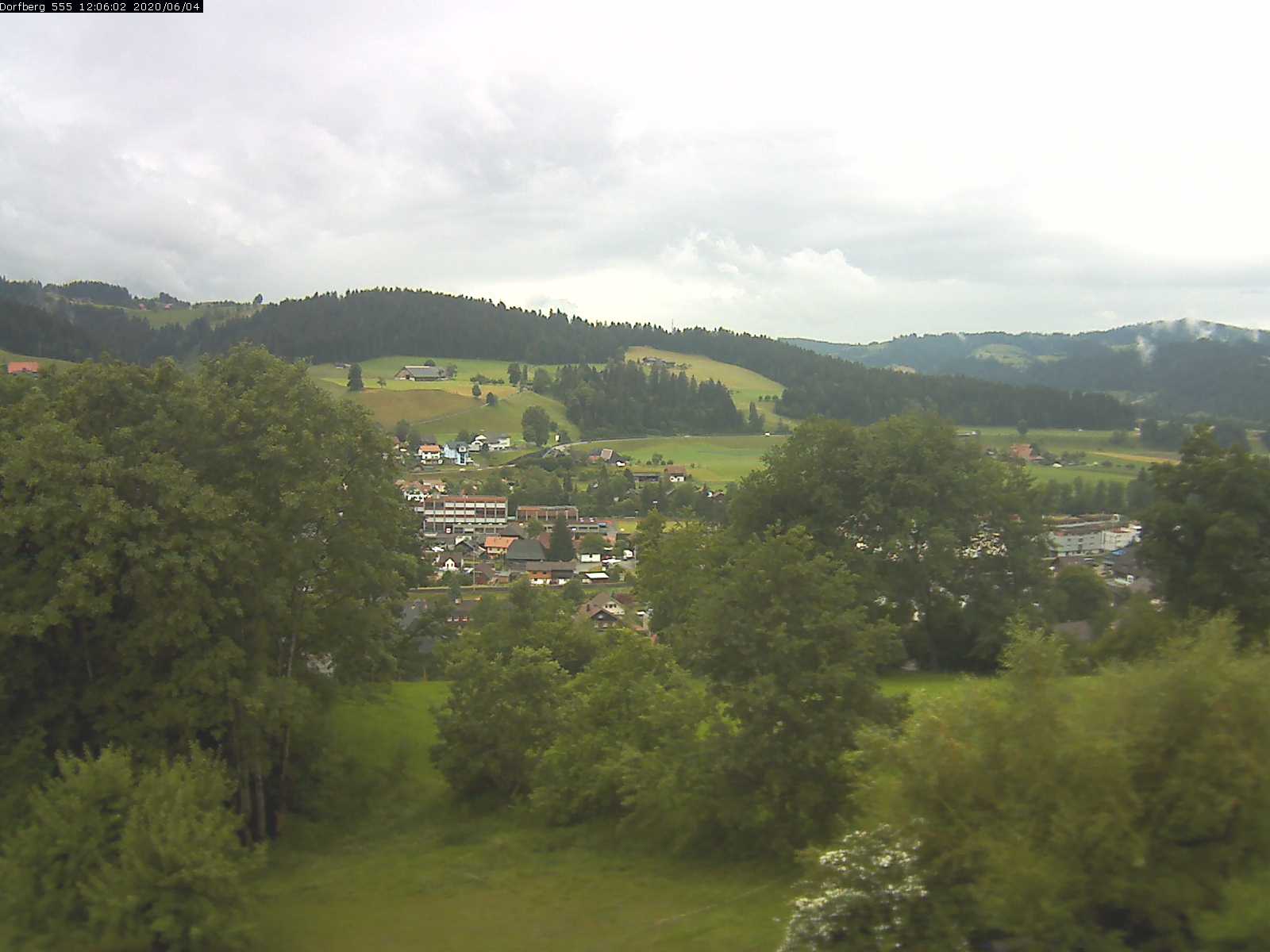 Webcam-Bild: Aussicht vom Dorfberg in Langnau 20200604-120601