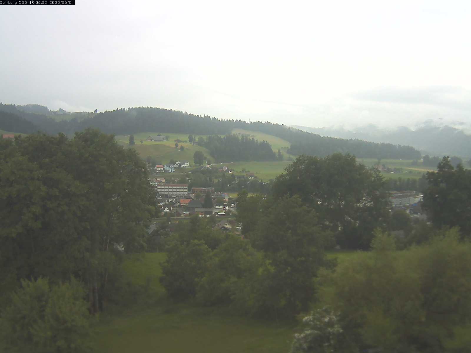 Webcam-Bild: Aussicht vom Dorfberg in Langnau 20200604-190601