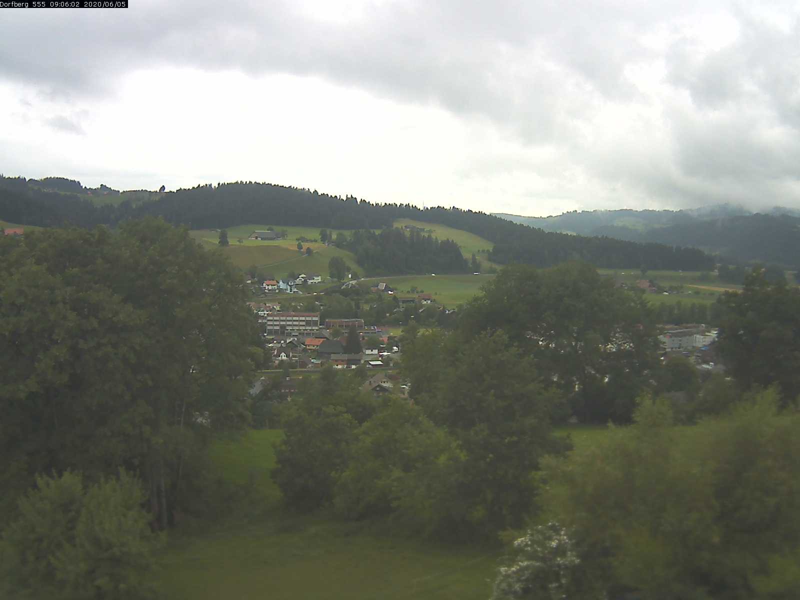 Webcam-Bild: Aussicht vom Dorfberg in Langnau 20200605-090601