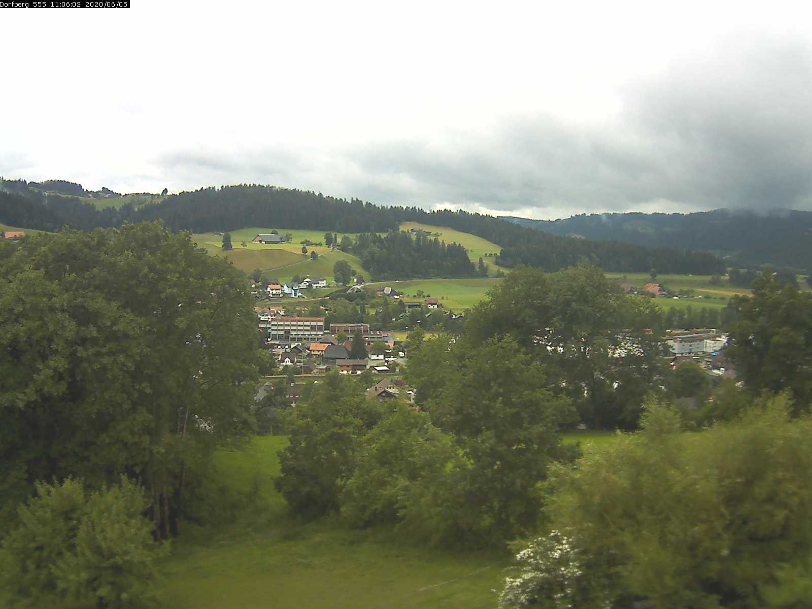 Webcam-Bild: Aussicht vom Dorfberg in Langnau 20200605-110601