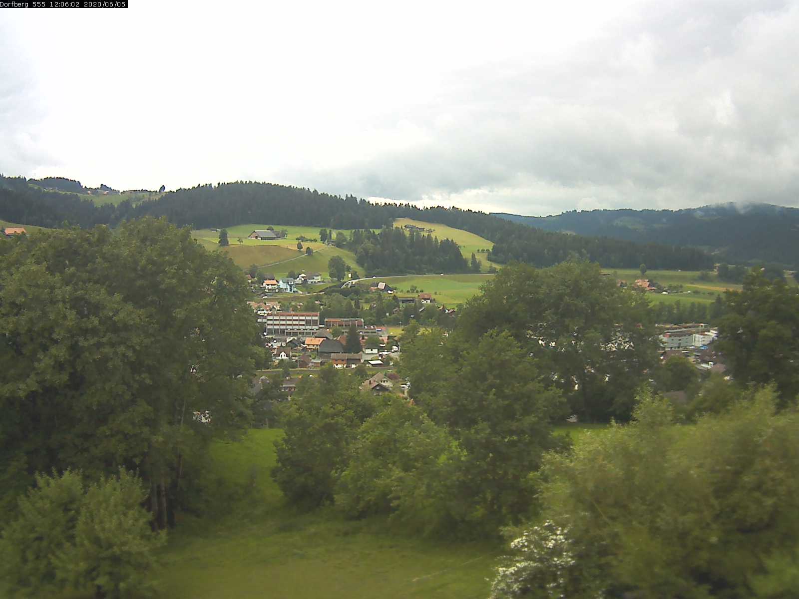 Webcam-Bild: Aussicht vom Dorfberg in Langnau 20200605-120601