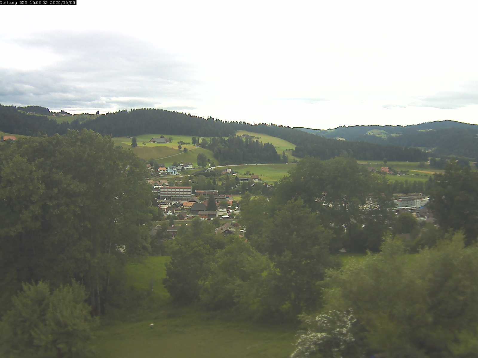 Webcam-Bild: Aussicht vom Dorfberg in Langnau 20200605-160602