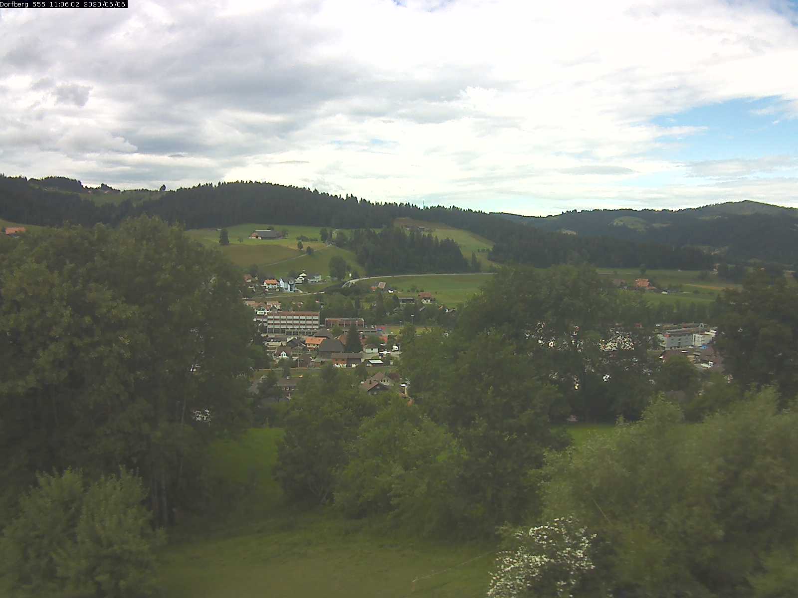 Webcam-Bild: Aussicht vom Dorfberg in Langnau 20200606-110601