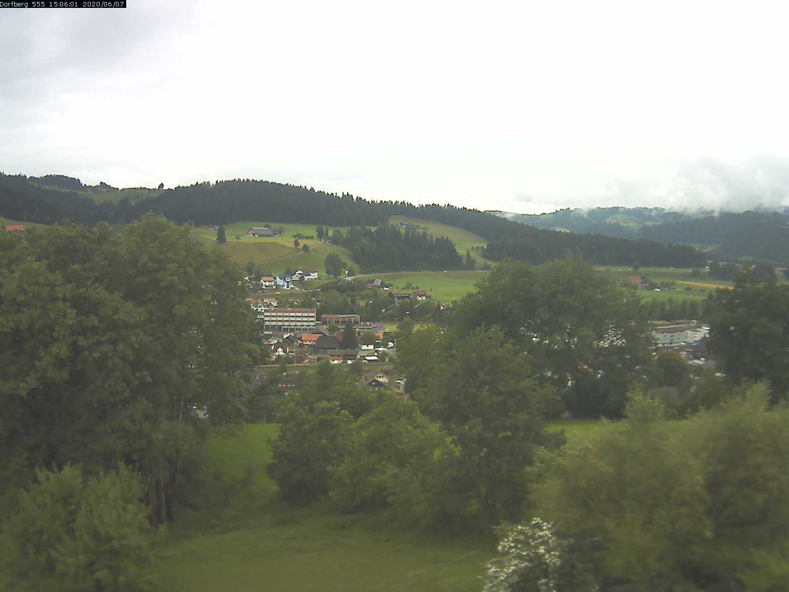 Webcam-Bild: Aussicht vom Dorfberg in Langnau 20200607-150601