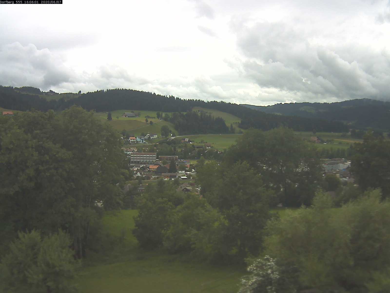 Webcam-Bild: Aussicht vom Dorfberg in Langnau 20200607-160601
