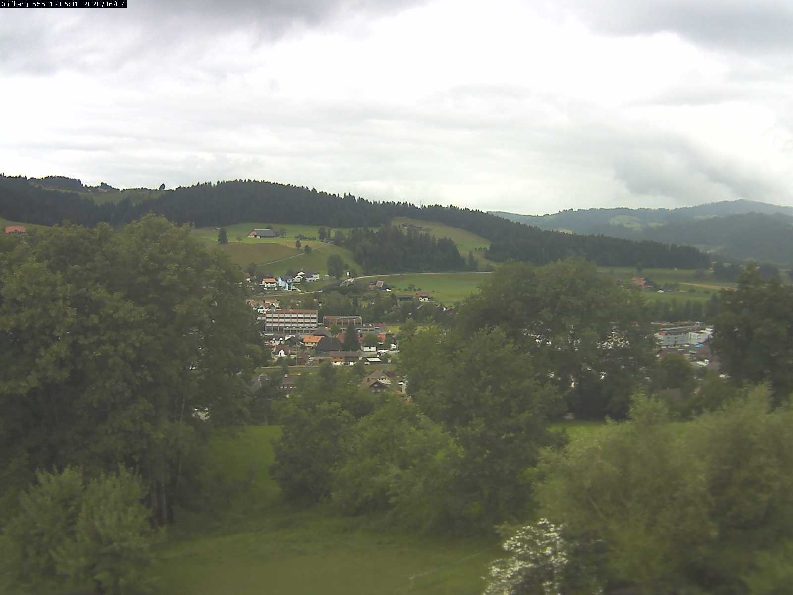 Webcam-Bild: Aussicht vom Dorfberg in Langnau 20200607-170601