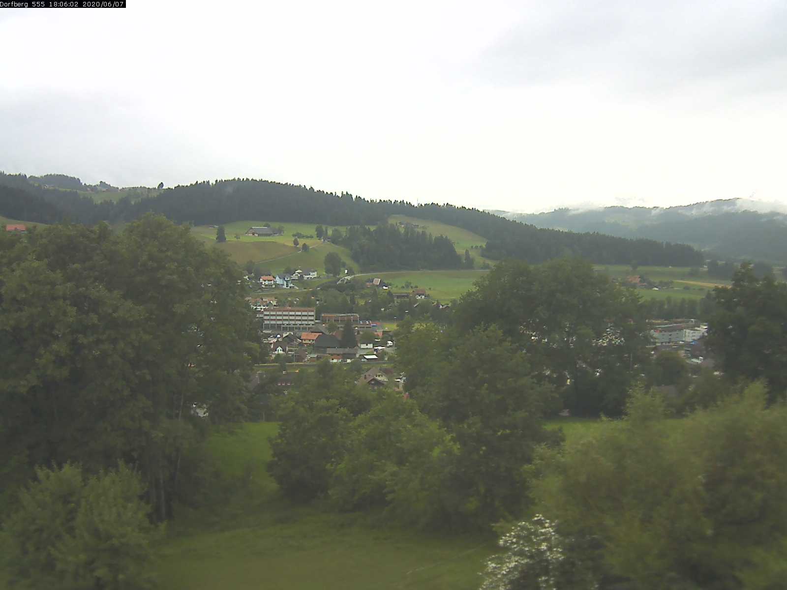 Webcam-Bild: Aussicht vom Dorfberg in Langnau 20200607-180601