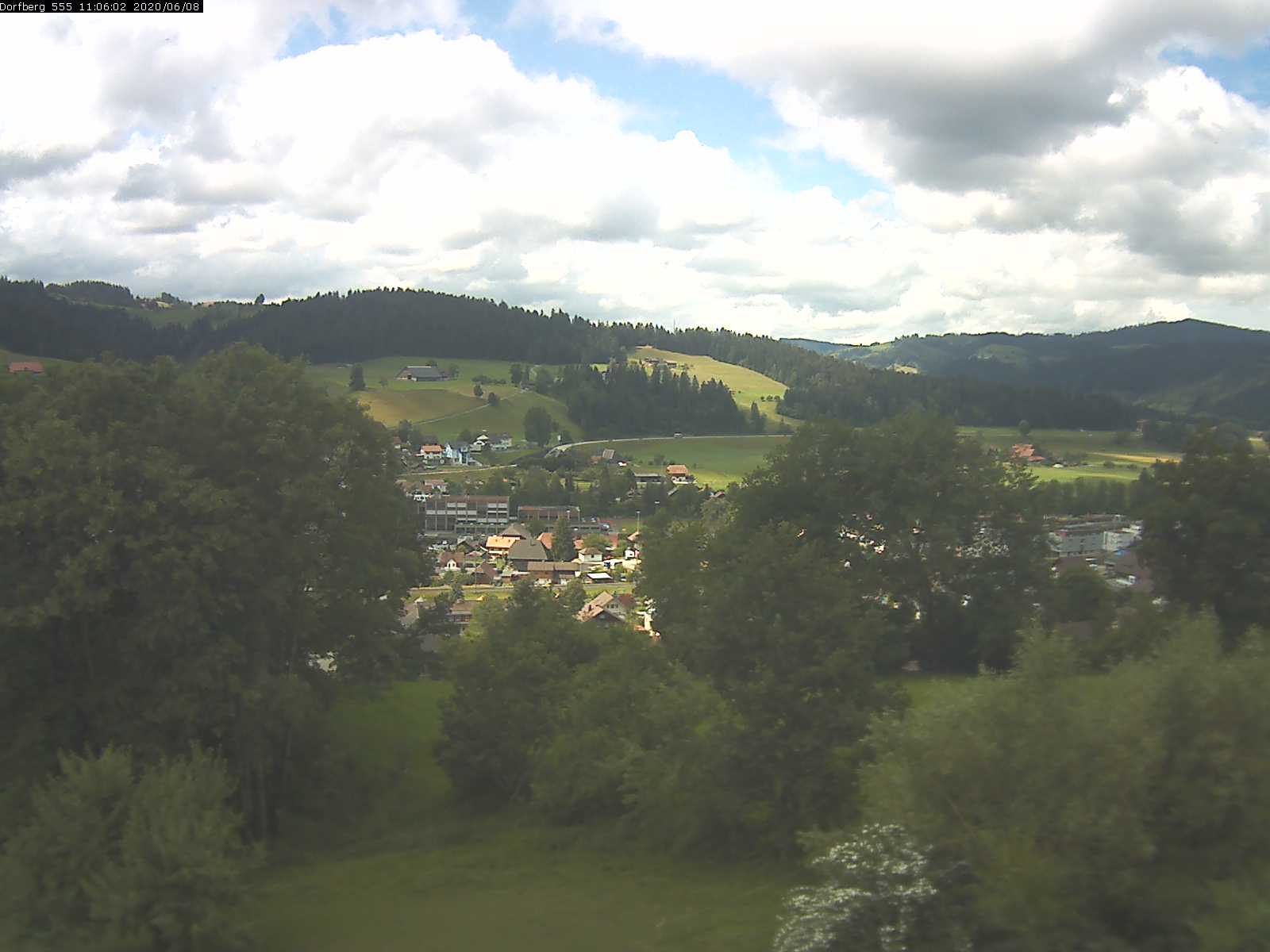 Webcam-Bild: Aussicht vom Dorfberg in Langnau 20200608-110601