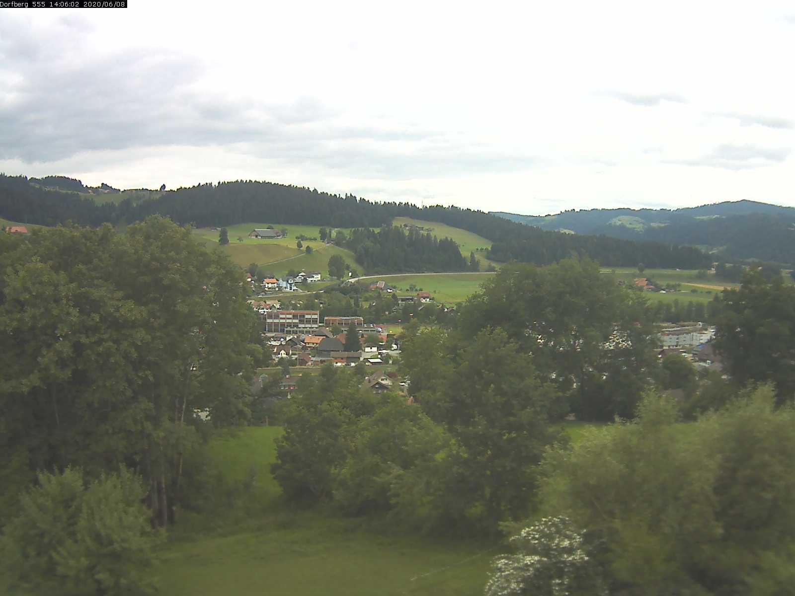 Webcam-Bild: Aussicht vom Dorfberg in Langnau 20200608-140601