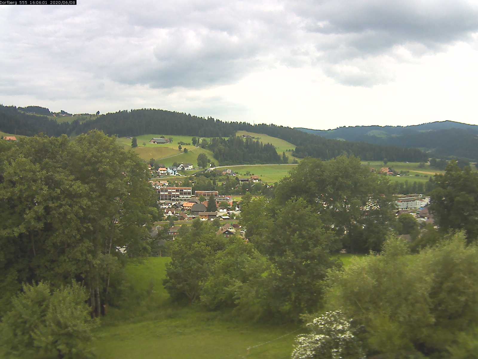 Webcam-Bild: Aussicht vom Dorfberg in Langnau 20200608-160601