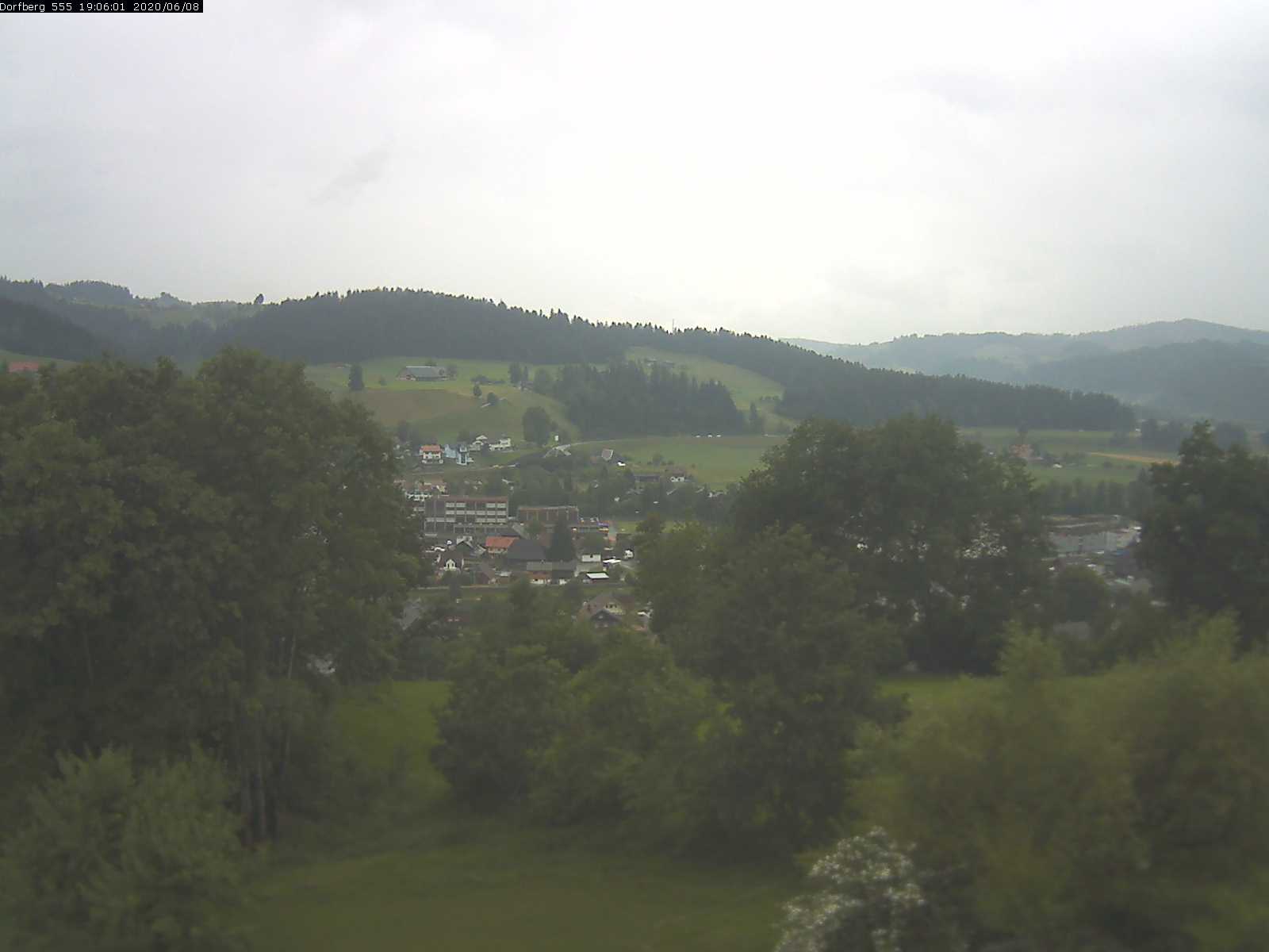 Webcam-Bild: Aussicht vom Dorfberg in Langnau 20200608-190601