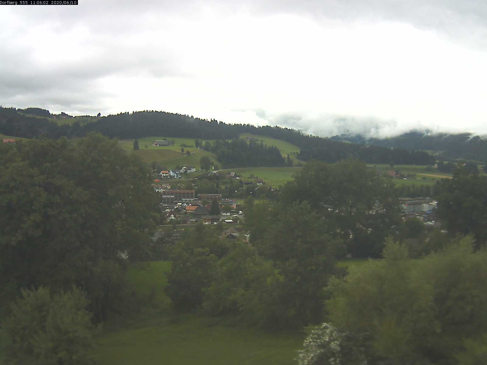 Webcam-Bild: Aussicht vom Dorfberg in Langnau 20200610-110601