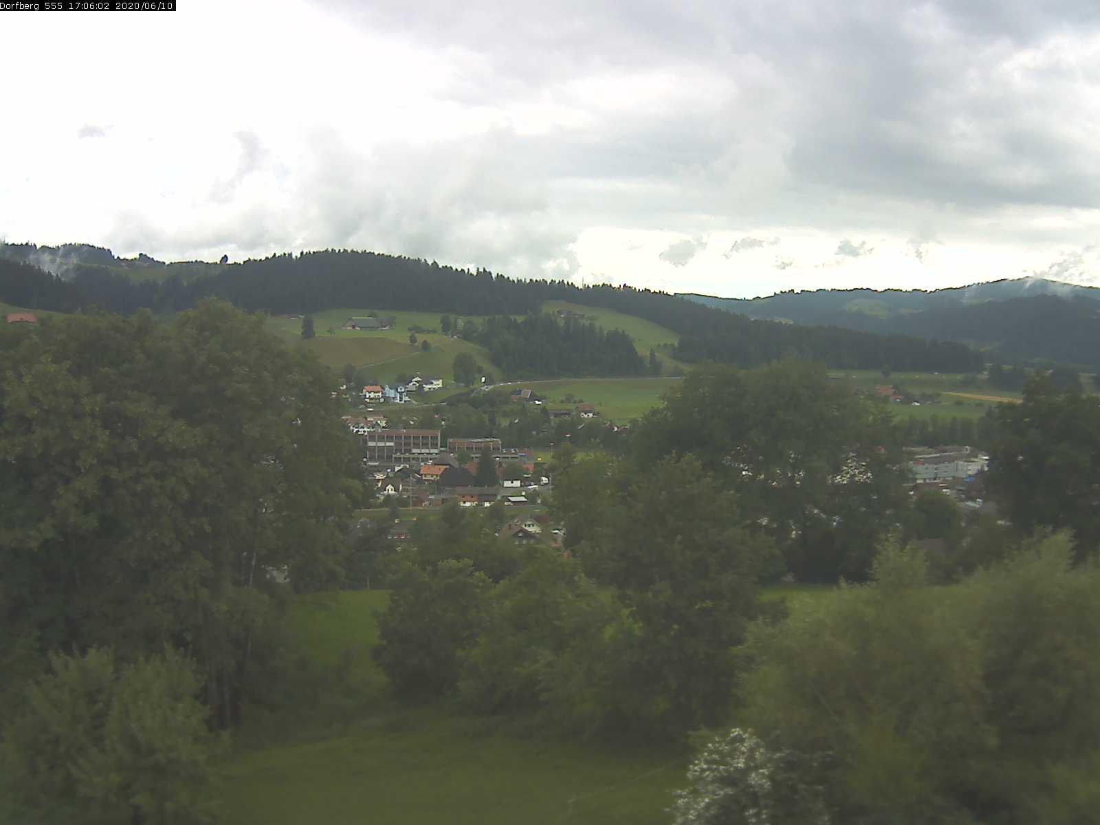 Webcam-Bild: Aussicht vom Dorfberg in Langnau 20200610-170601