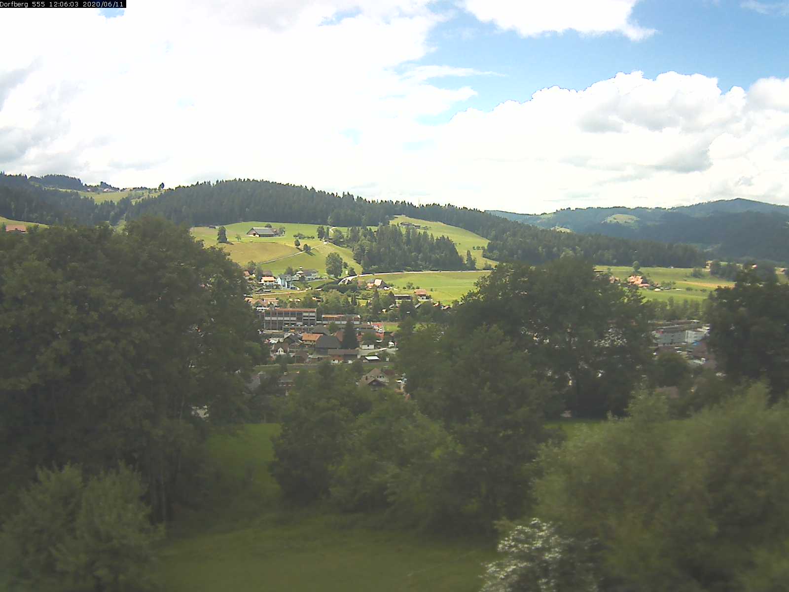 Webcam-Bild: Aussicht vom Dorfberg in Langnau 20200611-120601