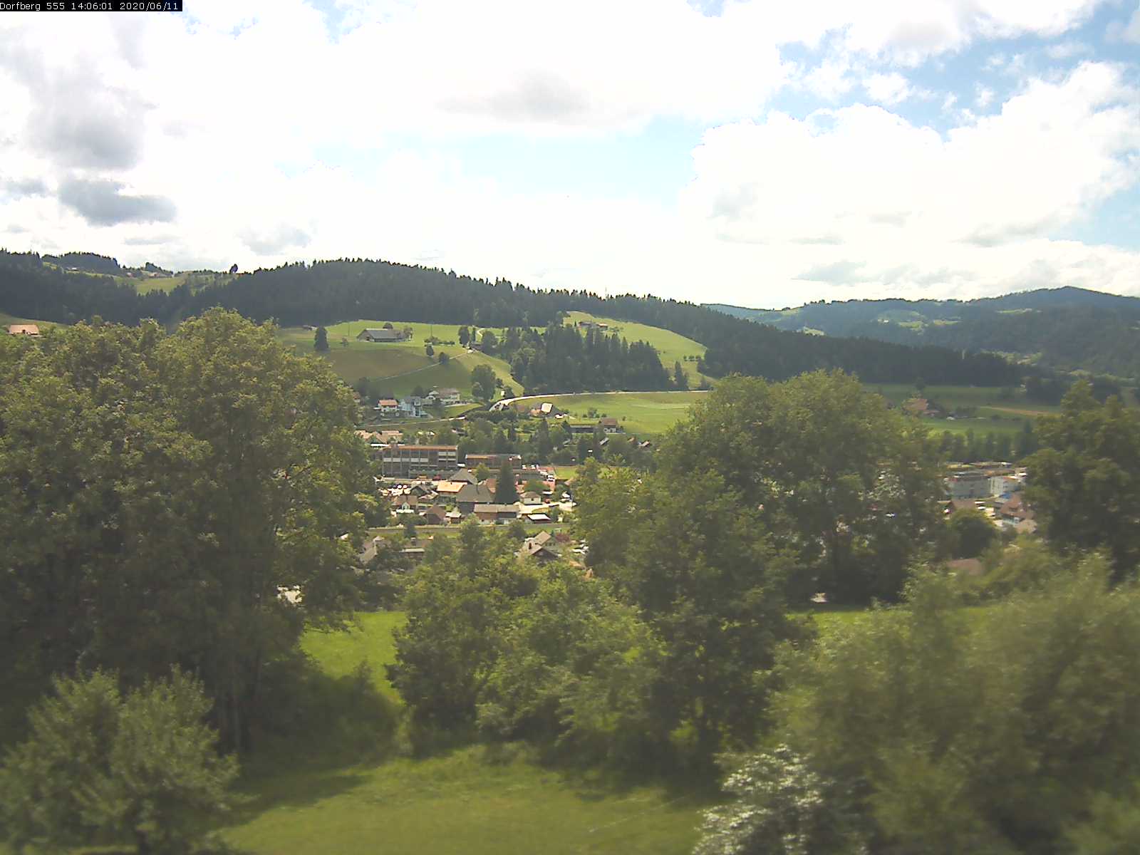 Webcam-Bild: Aussicht vom Dorfberg in Langnau 20200611-140601