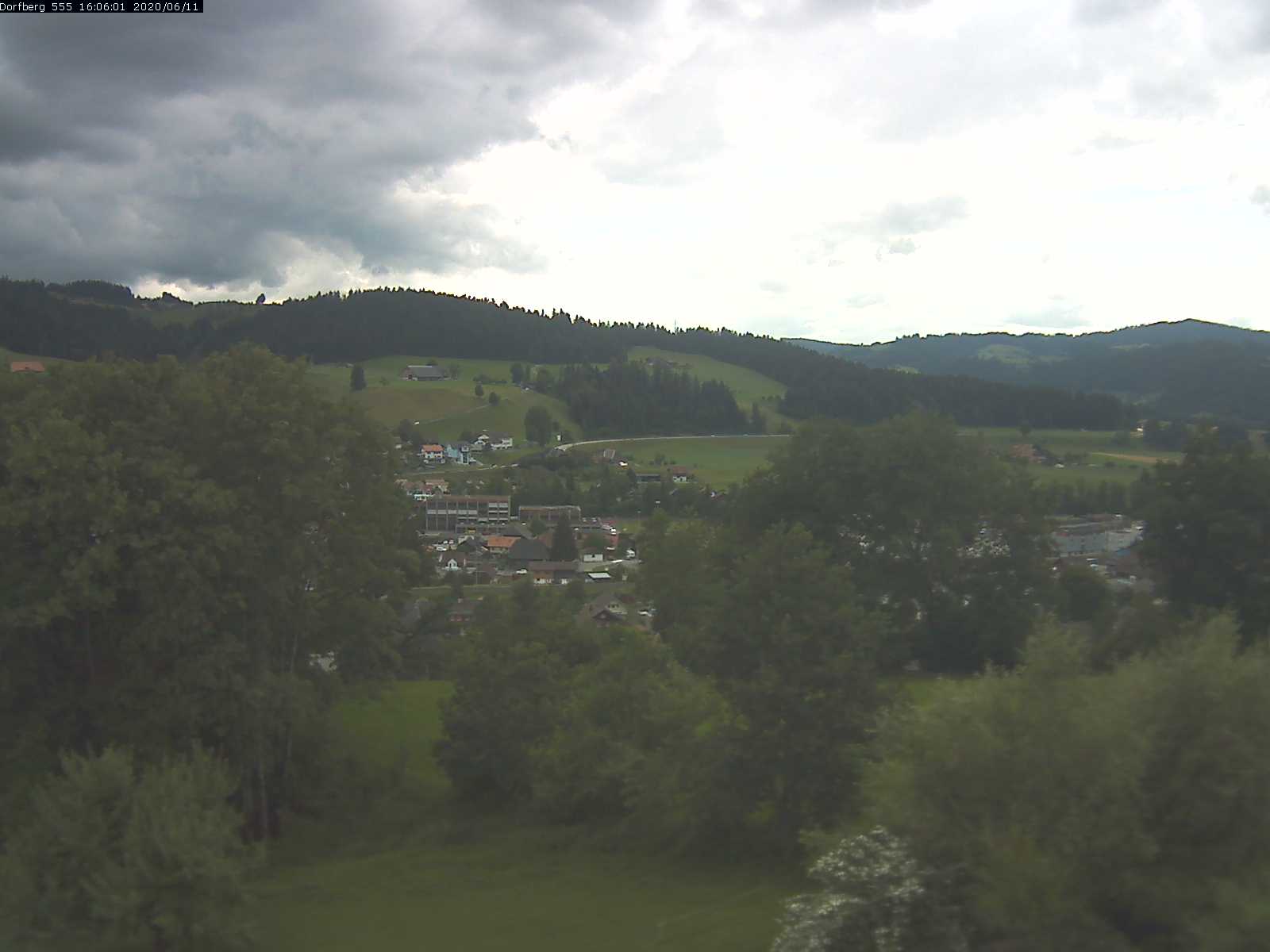 Webcam-Bild: Aussicht vom Dorfberg in Langnau 20200611-160601