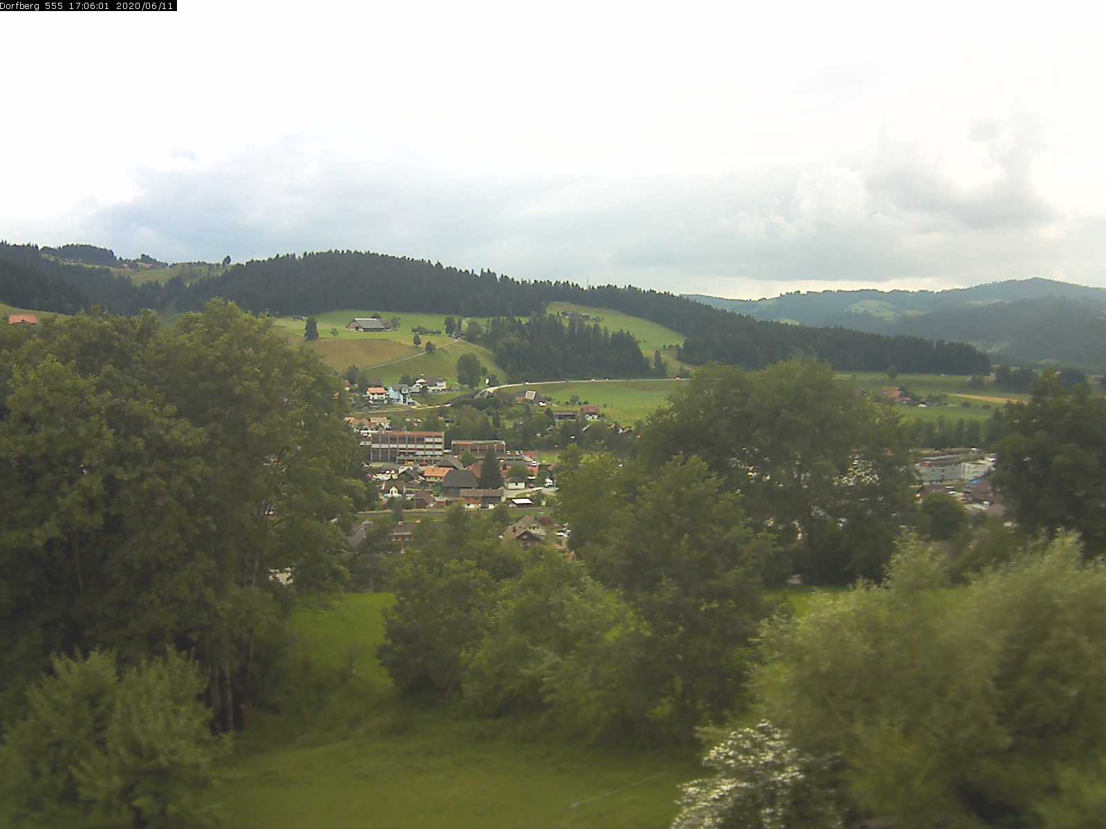 Webcam-Bild: Aussicht vom Dorfberg in Langnau 20200611-170601