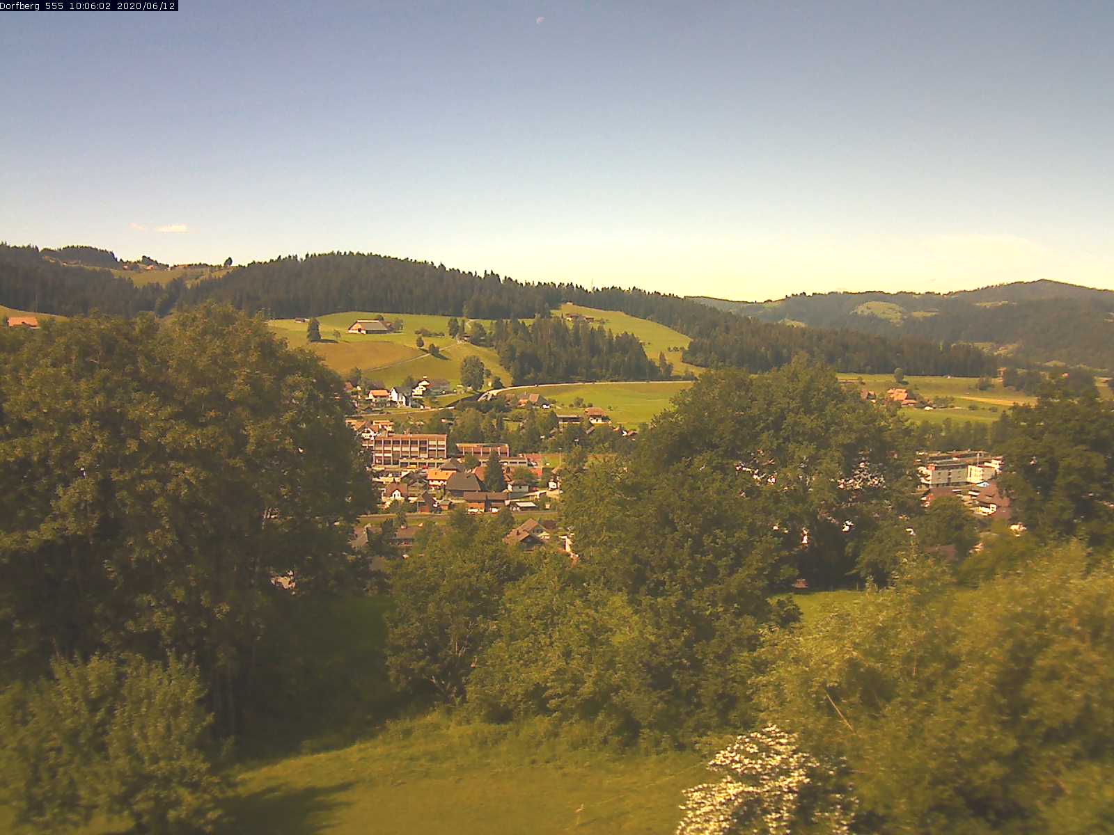 Webcam-Bild: Aussicht vom Dorfberg in Langnau 20200612-100601