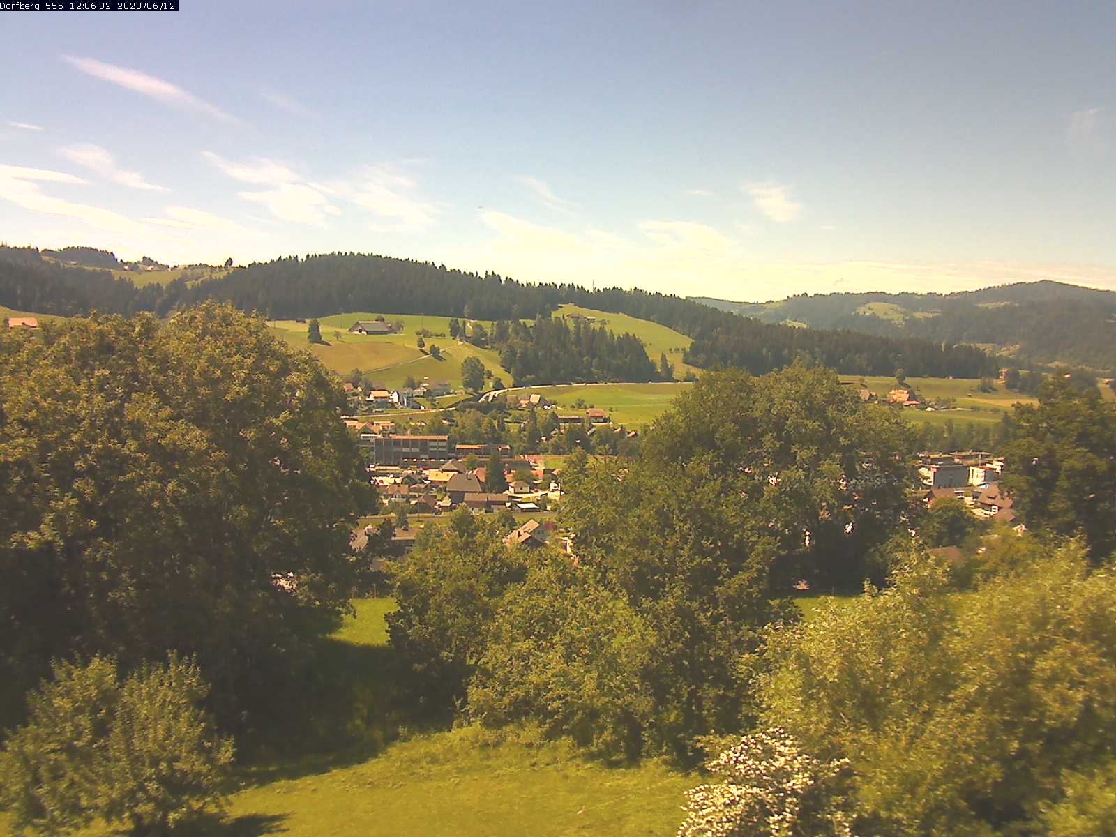 Webcam-Bild: Aussicht vom Dorfberg in Langnau 20200612-120601