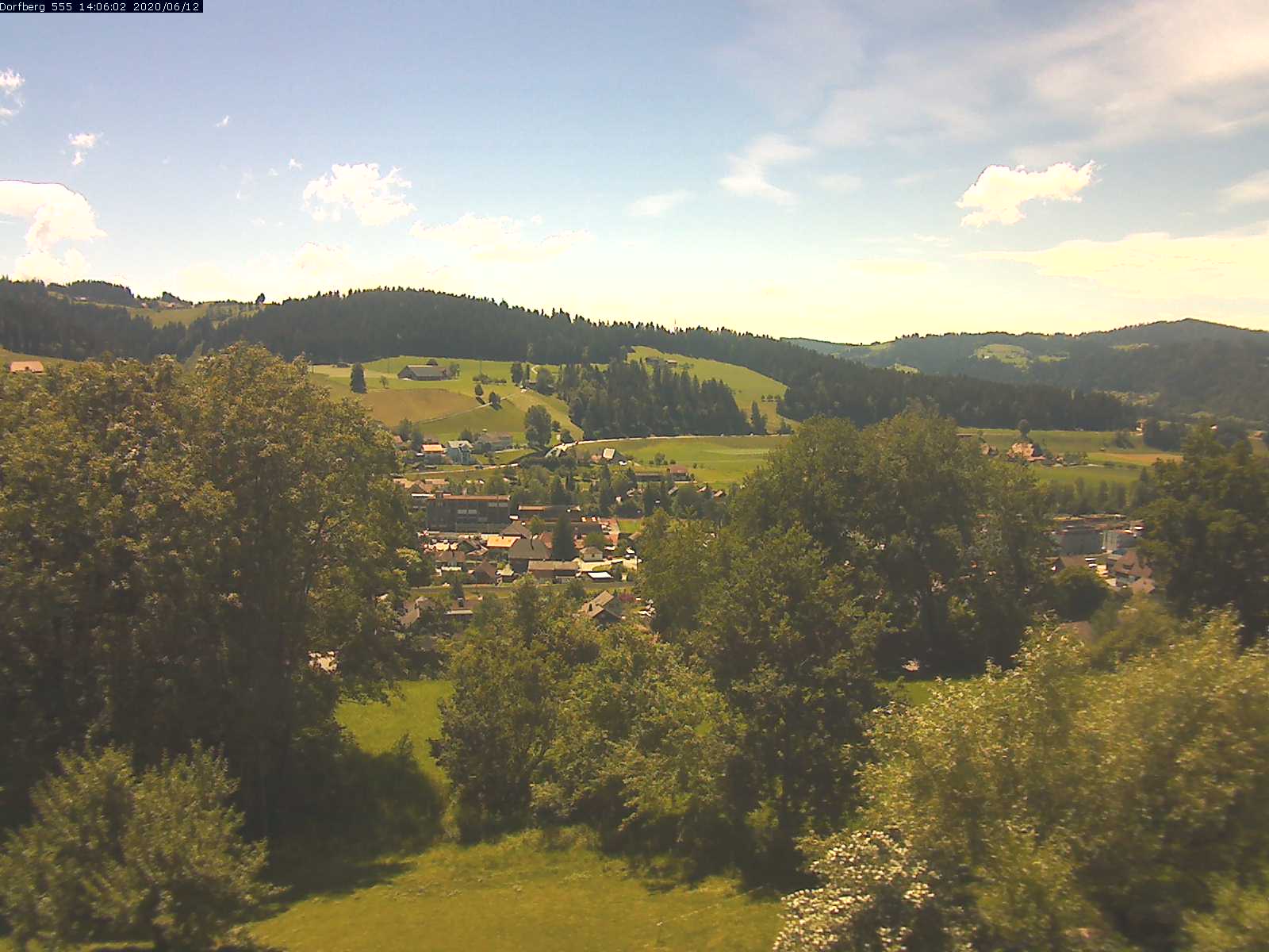 Webcam-Bild: Aussicht vom Dorfberg in Langnau 20200612-140601