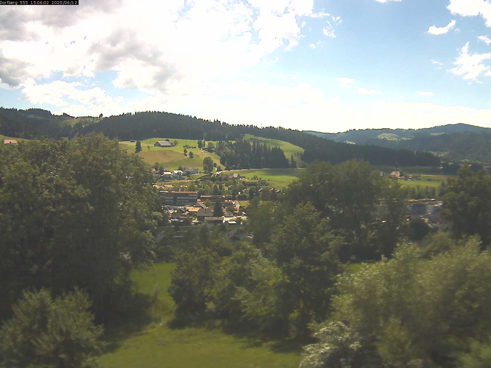 Webcam-Bild: Aussicht vom Dorfberg in Langnau 20200612-150601