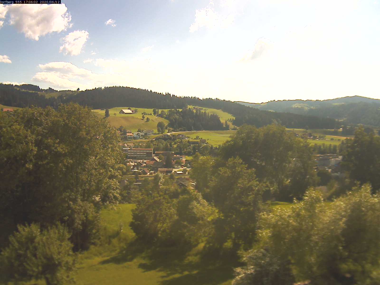 Webcam-Bild: Aussicht vom Dorfberg in Langnau 20200612-170601