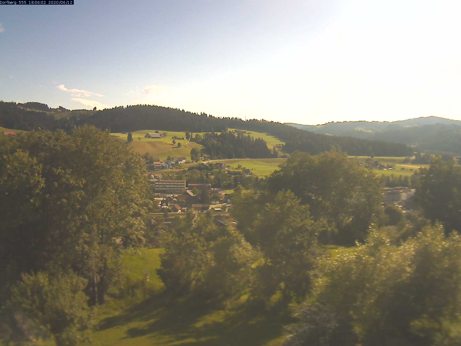 Webcam-Bild: Aussicht vom Dorfberg in Langnau 20200612-180601