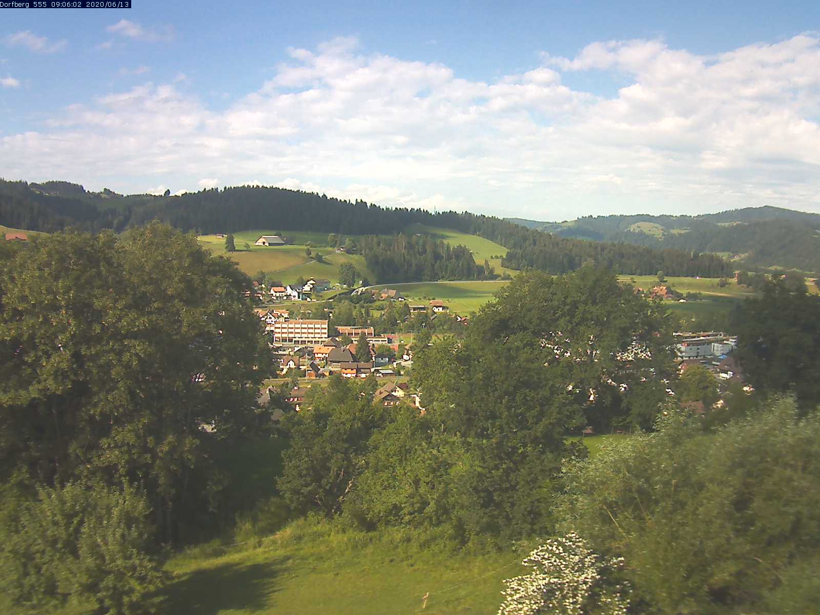 Webcam-Bild: Aussicht vom Dorfberg in Langnau 20200613-090601