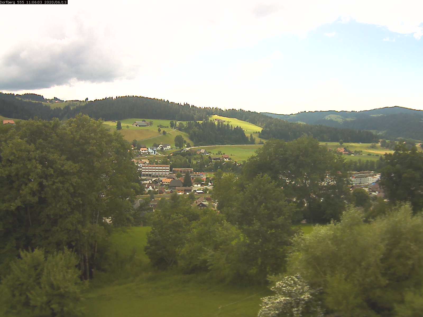 Webcam-Bild: Aussicht vom Dorfberg in Langnau 20200613-110602