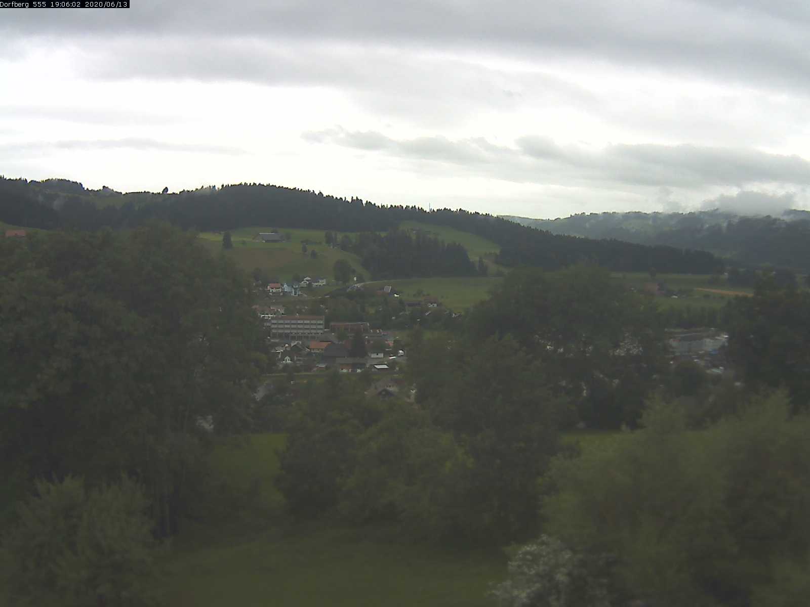 Webcam-Bild: Aussicht vom Dorfberg in Langnau 20200613-190601
