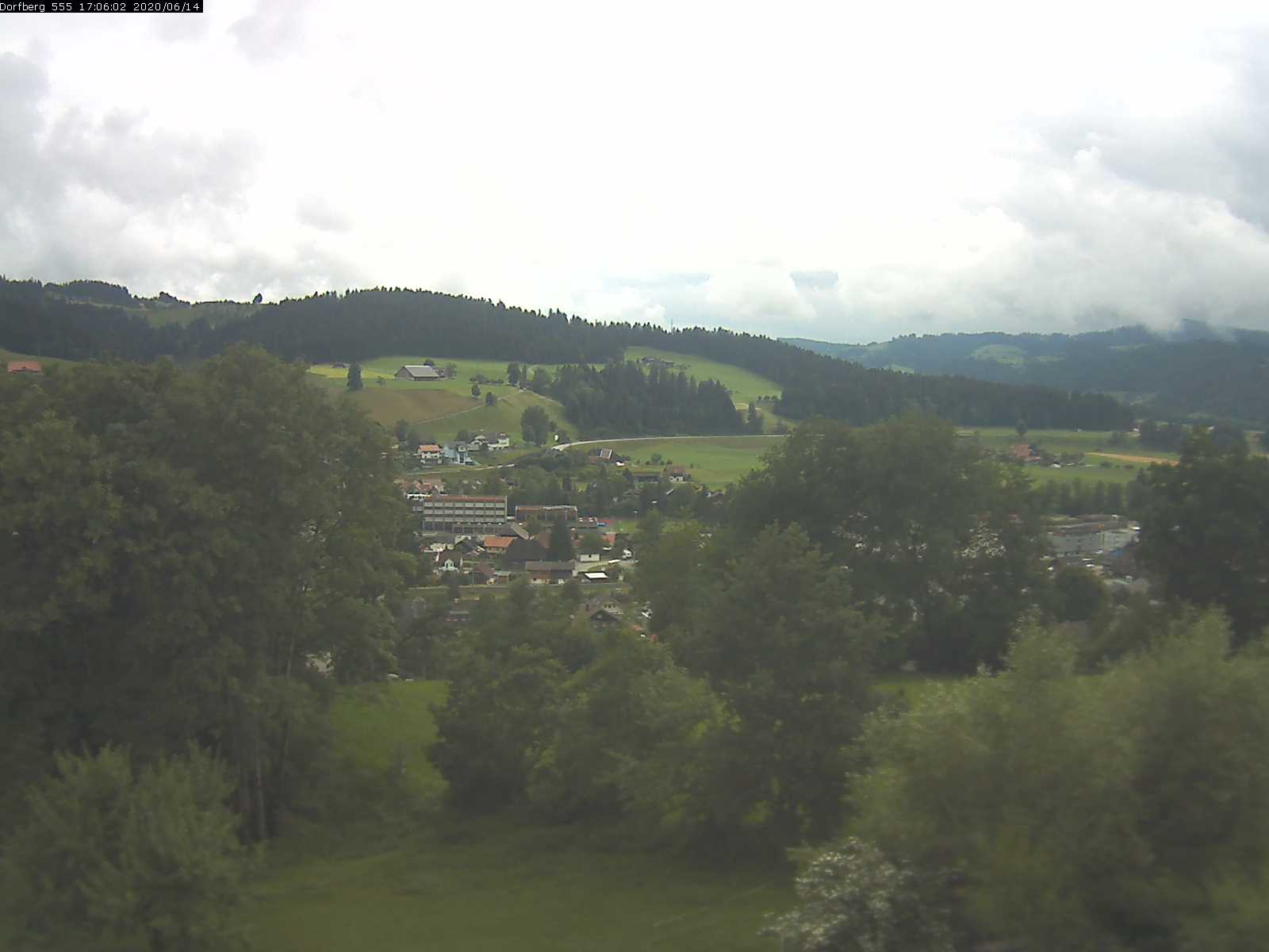 Webcam-Bild: Aussicht vom Dorfberg in Langnau 20200614-170601