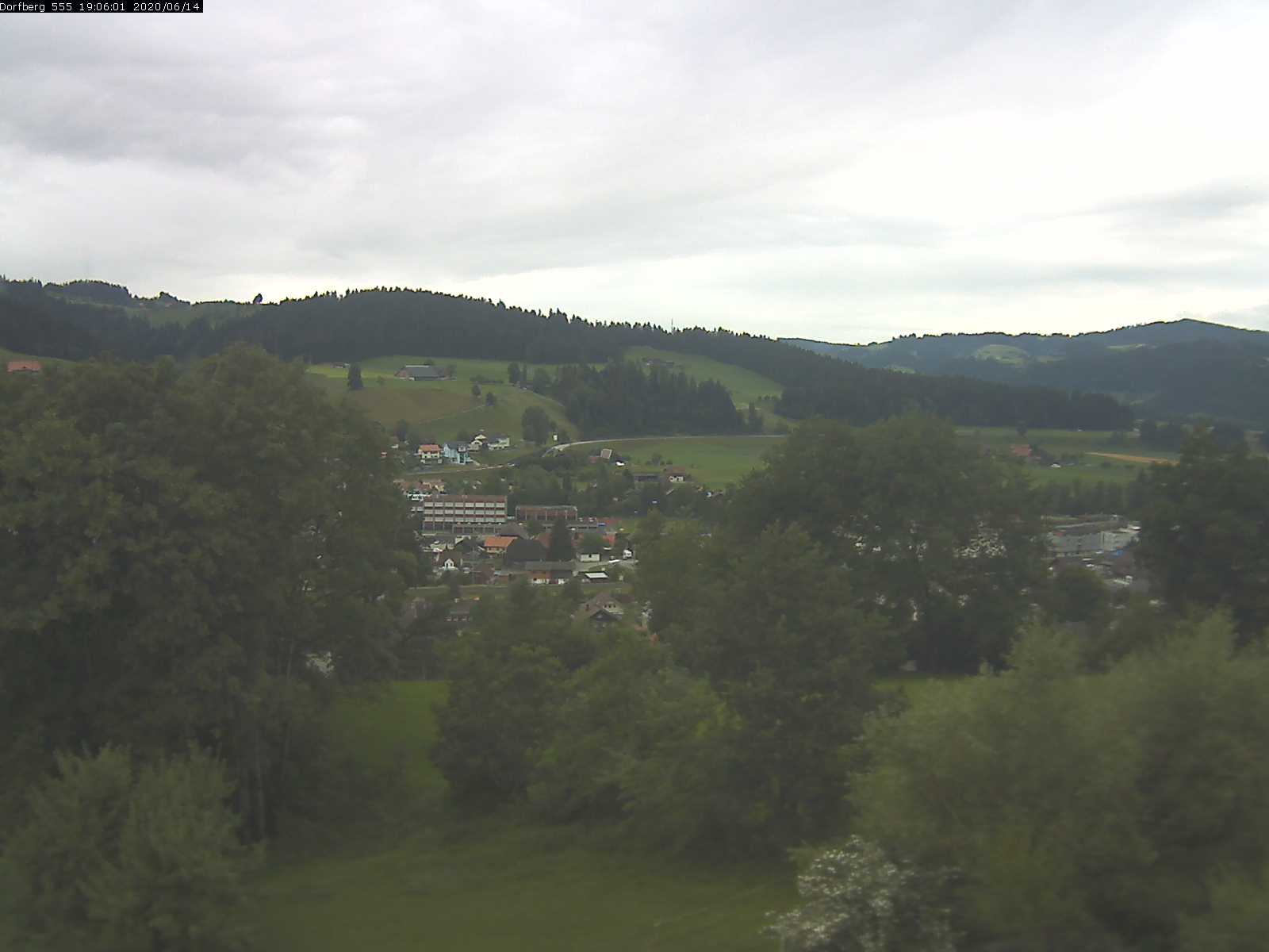 Webcam-Bild: Aussicht vom Dorfberg in Langnau 20200614-190601