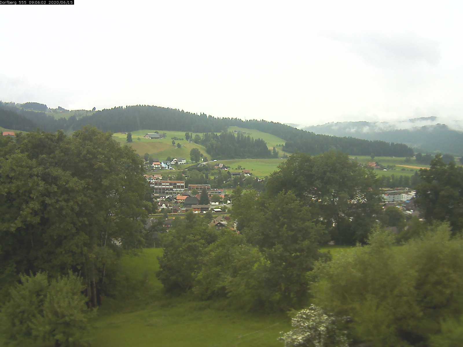Webcam-Bild: Aussicht vom Dorfberg in Langnau 20200615-090601