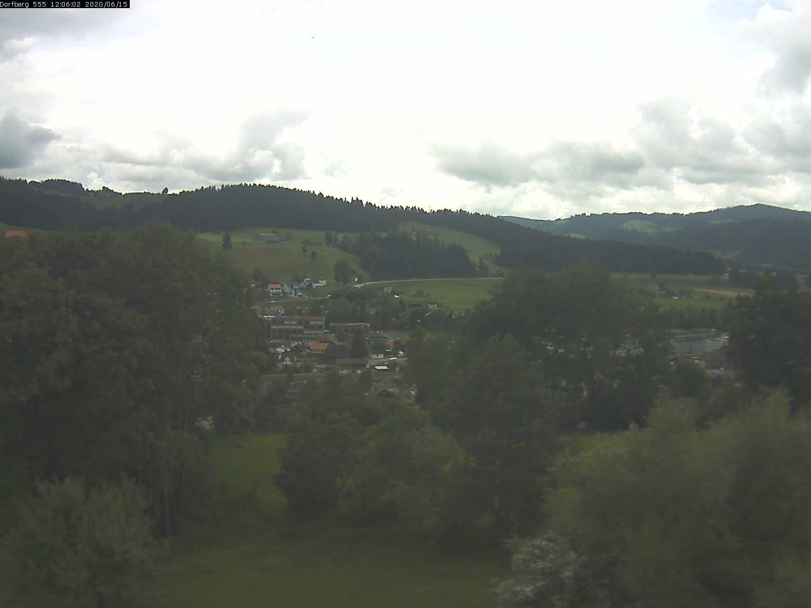 Webcam-Bild: Aussicht vom Dorfberg in Langnau 20200615-120601