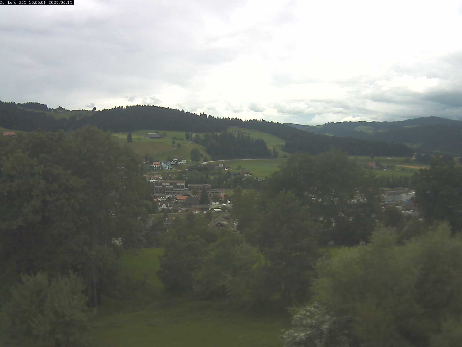 Webcam-Bild: Aussicht vom Dorfberg in Langnau 20200615-150601