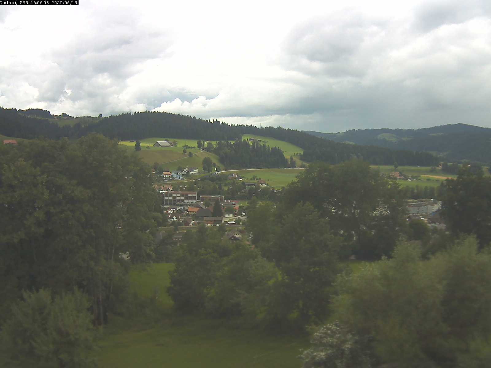 Webcam-Bild: Aussicht vom Dorfberg in Langnau 20200615-160601