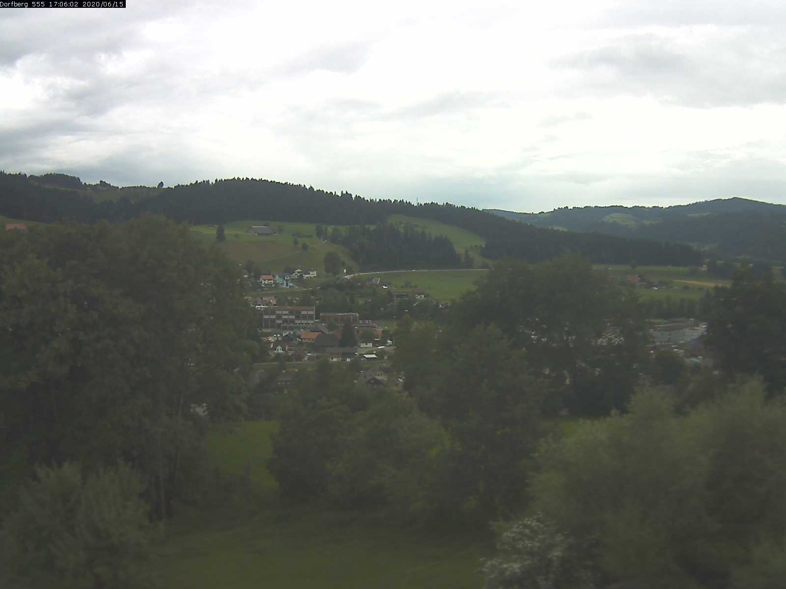 Webcam-Bild: Aussicht vom Dorfberg in Langnau 20200615-170601
