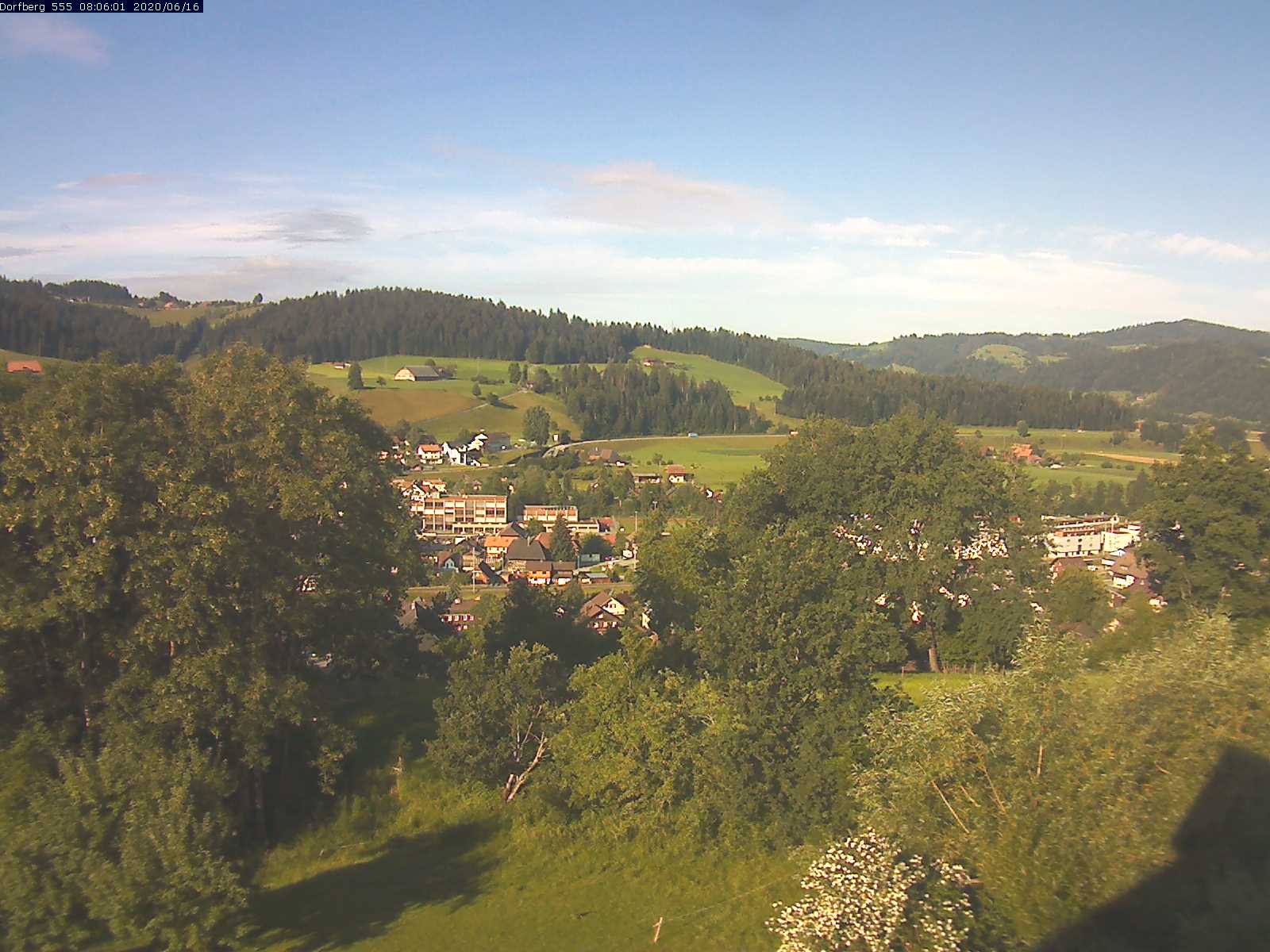 Webcam-Bild: Aussicht vom Dorfberg in Langnau 20200616-080601